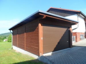 Carport mit Sektionaltor