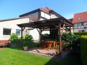 Grillplatzüberdachung im Garten_2